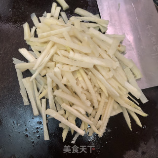 春笋炒五花肉步骤3