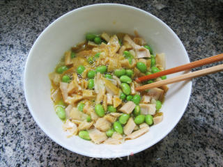 羊尾笋毛豆炒鸡蛋步骤7