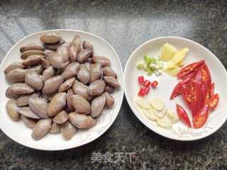 辣炒油蛤步骤2