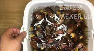 简易版麻辣小龙虾，好吃又简单，麻辣鲜香。步骤3