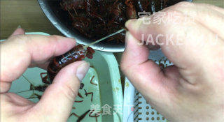 简易版麻辣小龙虾，好吃又简单，麻辣鲜香。步骤2