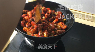 简易版麻辣小龙虾，好吃又简单，麻辣鲜香。步骤9