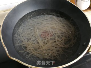 包菜豆干炒粉条步骤1