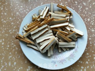 包菜豆干炒粉条步骤4