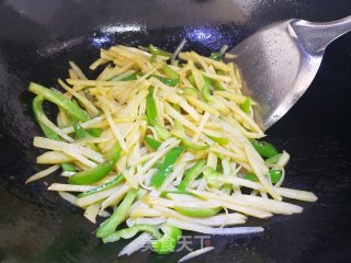 土豆丝炒柿椒步骤4