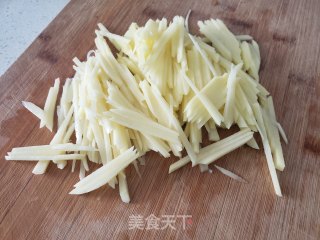 土豆丝炒柿椒步骤3