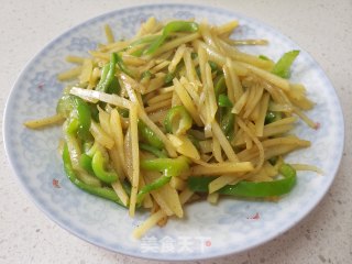 土豆丝炒柿椒步骤5