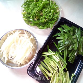 时蔬炒肉步骤1