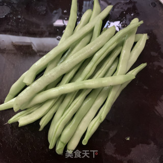 四季豆炒五花肉步骤1