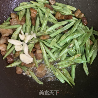 四季豆炒五花肉步骤9