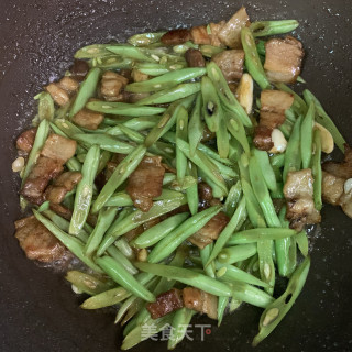 四季豆炒五花肉步骤11