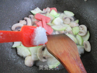 佐餐盐方蘑菇炒蒲瓜步骤8