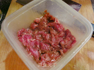 牛肉炒凤梨步骤1