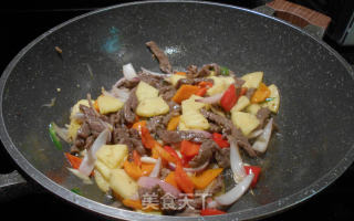 牛肉炒凤梨步骤7