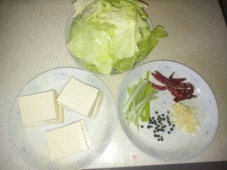 香煎豆腐烧手撒包菜步骤1