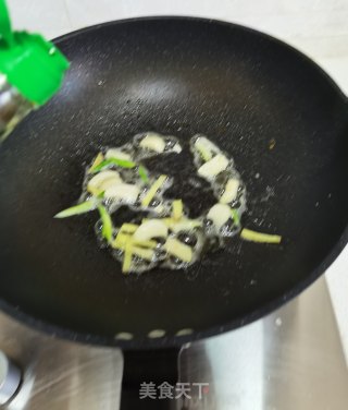 爆炒鹌鹑荷包蛋步骤7