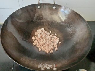 肉末炒包菜步骤2