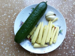 青瓜玉米笋炒肉步骤2