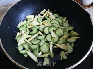 青瓜玉米笋炒肉步骤5