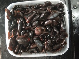 酸香爆炒鸡翅焖木耳步骤4