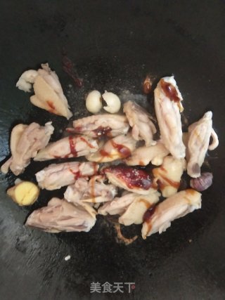 酸香爆炒鸡翅焖木耳步骤7