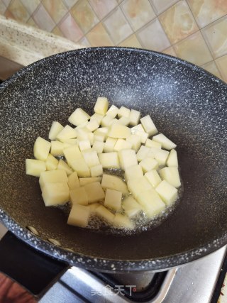 酸辣土豆烩丸子步骤6