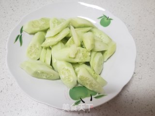 黄瓜炒黑木耳步骤2