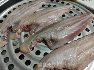 红烧鳎目鱼步骤1