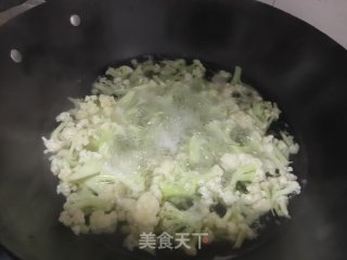 肉片炒有机菜花步骤3