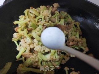 肉片炒有机菜花步骤9