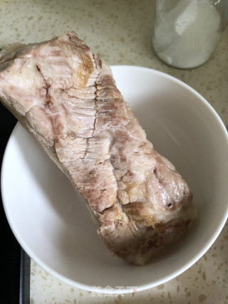 五花肉爆炒青椒步骤1