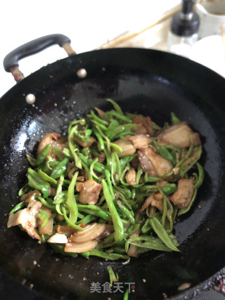 五花肉爆炒青椒步骤4