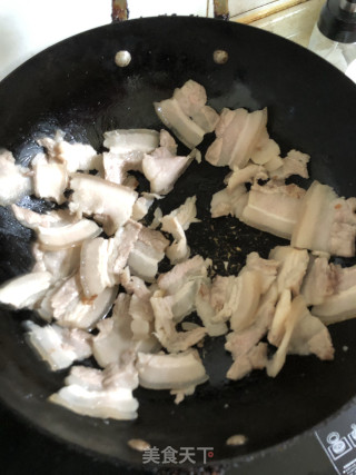 五花肉爆炒青椒步骤2