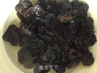 黑木耳焖鸡步骤1