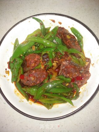 豆瓣酱炒青椒腊肠步骤6