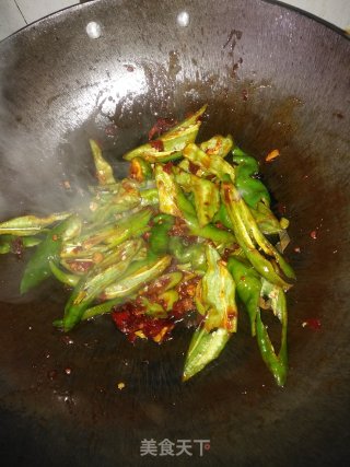 豆瓣酱炒青椒腊肠步骤4