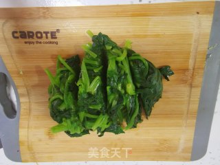 菠菜虾仁炒鸡蛋步骤2