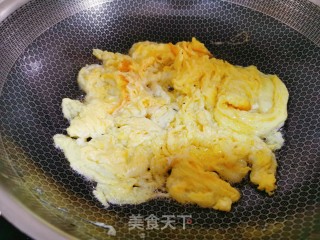 菠菜虾仁炒鸡蛋步骤5