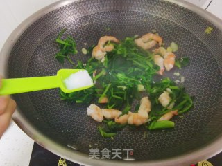 菠菜虾仁炒鸡蛋步骤8