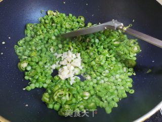 青椒炒豆角步骤4