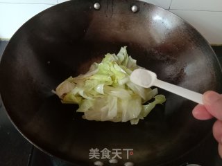 包菜炖鱼头步骤2