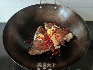 包菜炖鱼头步骤4