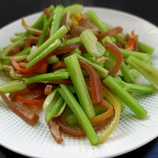 芹菜炒猪皮步骤14