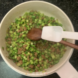 蒜苔炒肉末步骤7