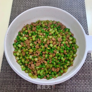 蒜苔炒肉末步骤10