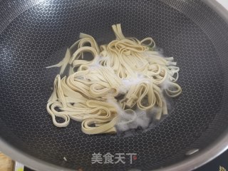 茼蒿炒干豆腐丝步骤3