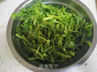 茼蒿炒干豆腐丝步骤2