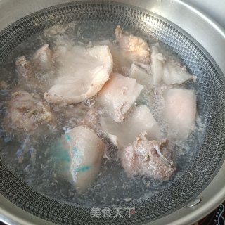 排骨猪皮烧雪魔芋步骤2