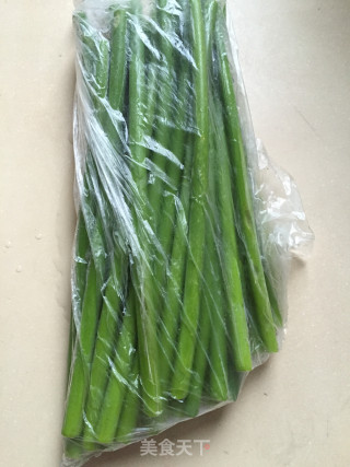 蒜苔煎鹅蛋步骤1
