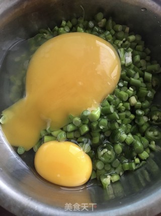 蒜苔煎鹅蛋步骤4